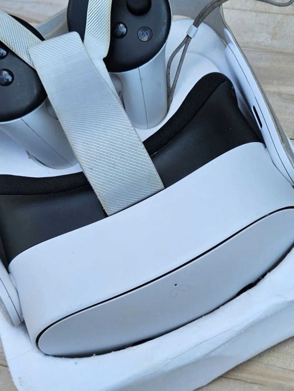 Meta Quest 3S VR headset With Controllers
